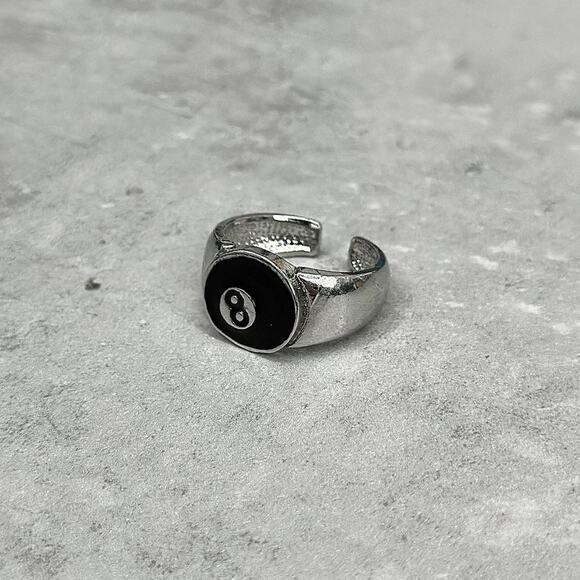Silver 8 ball unique WMNS2 - Picture 1 of 6